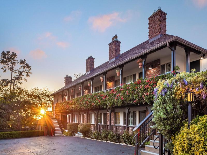 Candle Light Inn image