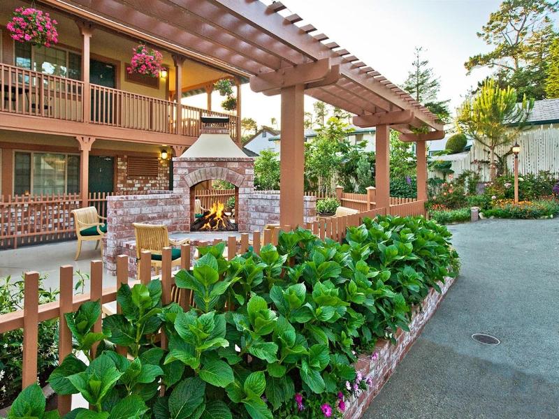 Candle Light Inn image