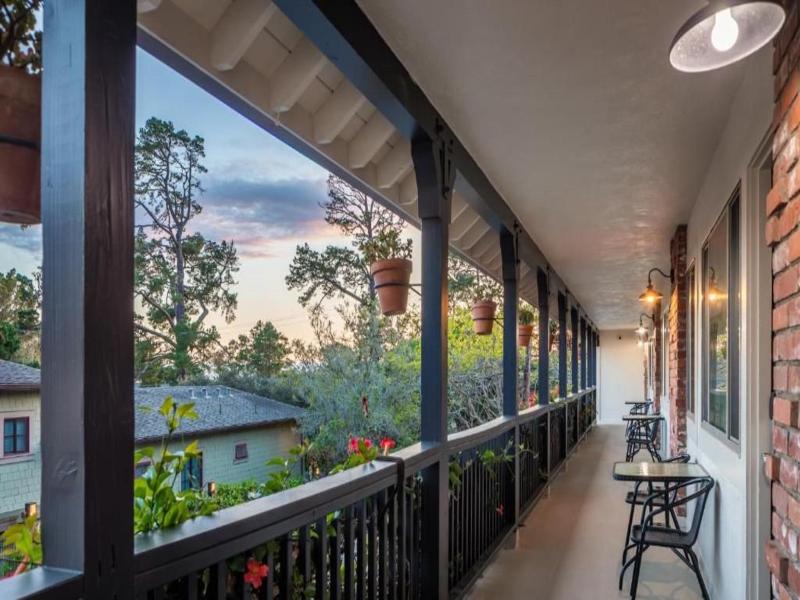 Candle Light Inn image
