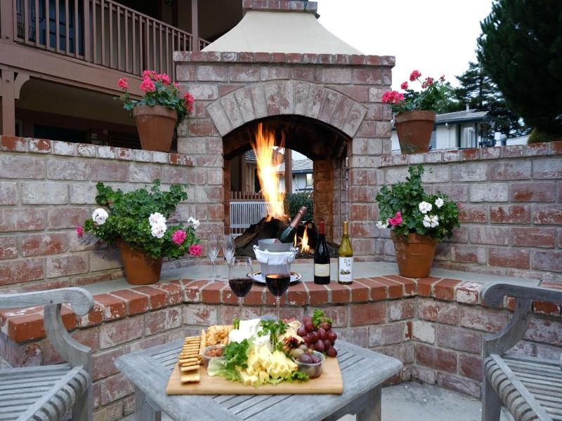 Candle Light Inn image