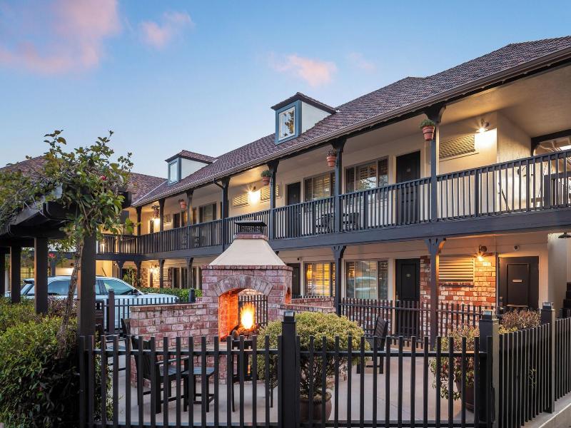 Candle Light Inn image