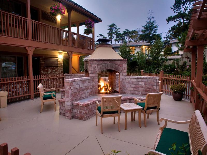 Candle Light Inn image