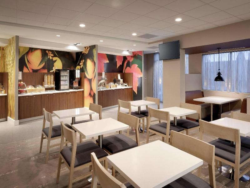Fairfield Inn Suites By Marriott Springfield North image