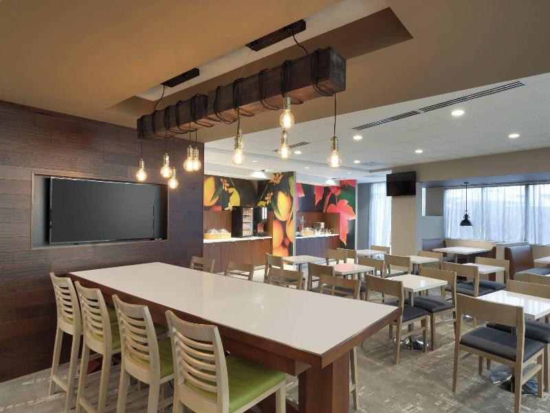 Fairfield Inn Suites By Marriott Springfield North image