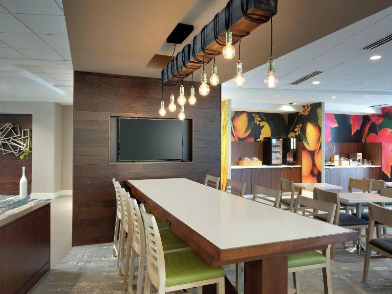 Fairfield Inn Suites By Marriott Springfield North image