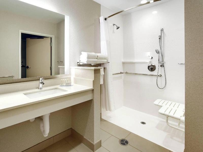 Fairfield Inn Suites By Marriott Springfield North image