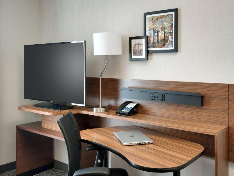 Fairfield Inn Suites By Marriott Springfield North image