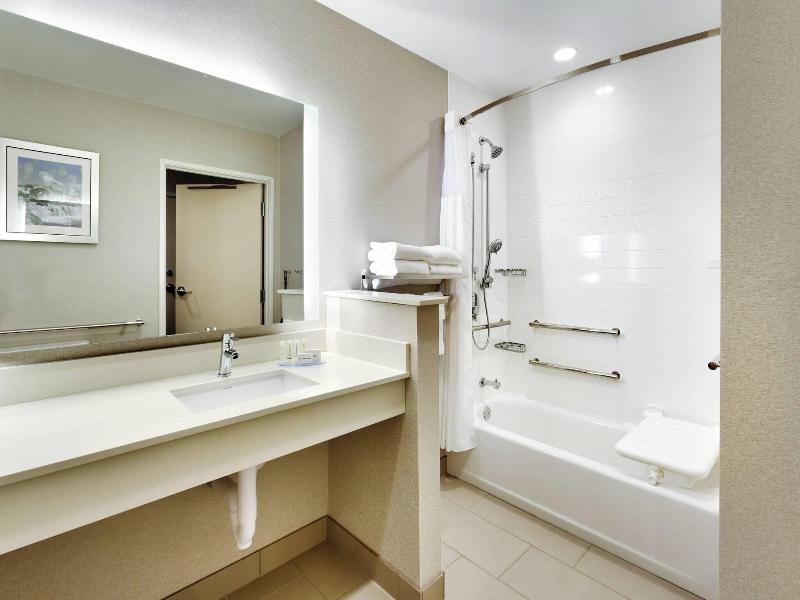 Fairfield Inn Suites By Marriott Springfield North image