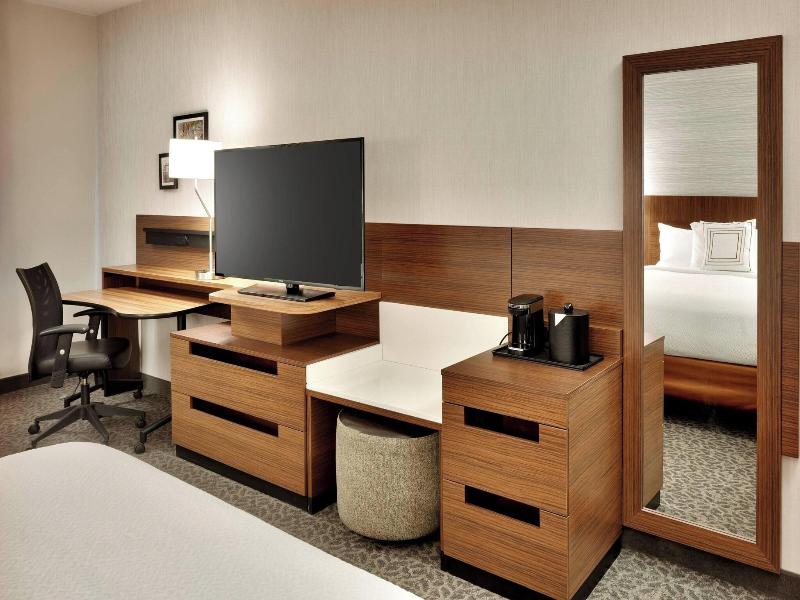 Fairfield Inn Suites By Marriott Springfield North image