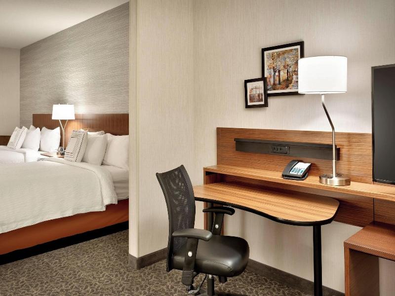 Fairfield Inn Suites By Marriott Springfield North image