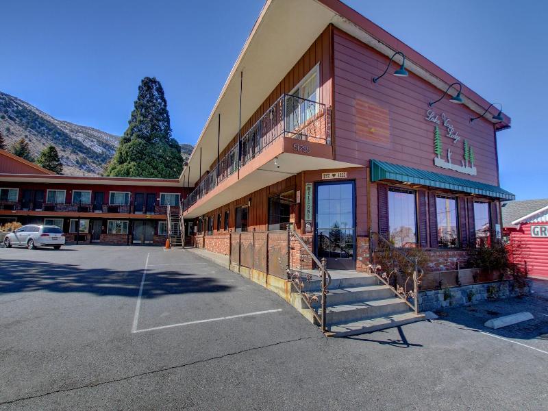 Lake View Lodge