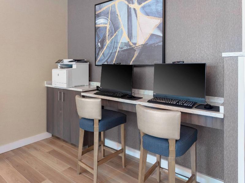 Residence Inn By Marriott Virginia Beach Town Cent image