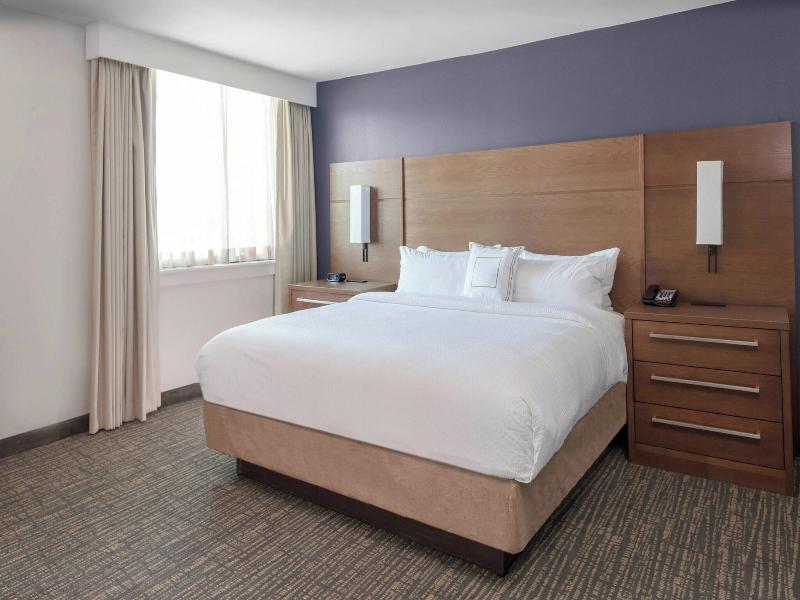 Residence Inn By Marriott Virginia Beach Town Cent image