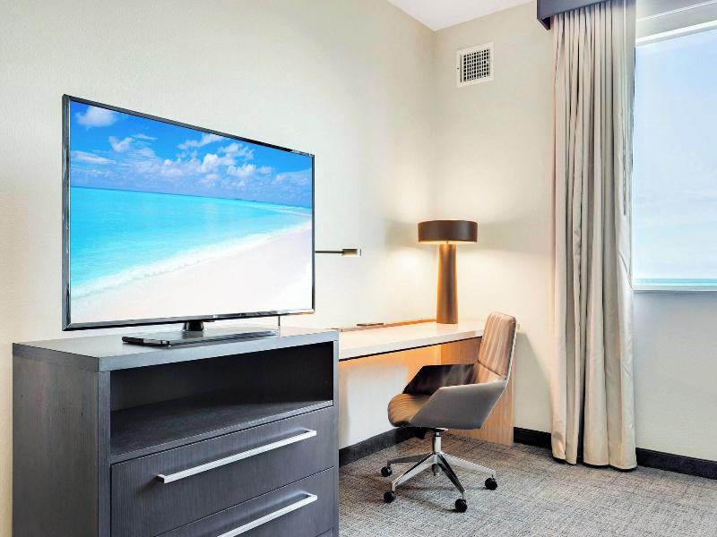 STUDIO CITY VIEW KING BED