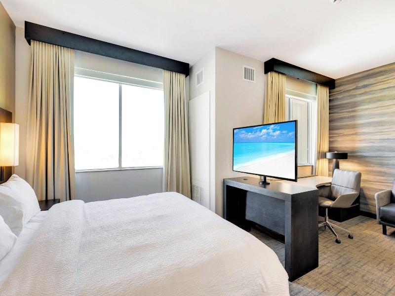 STUDIO CITY VIEW KING BED