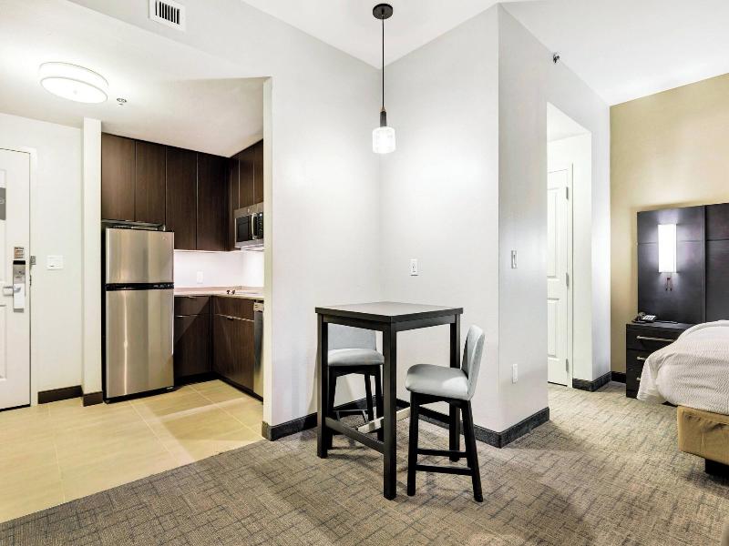 STUDIO CITY VIEW KING BED — photo 4