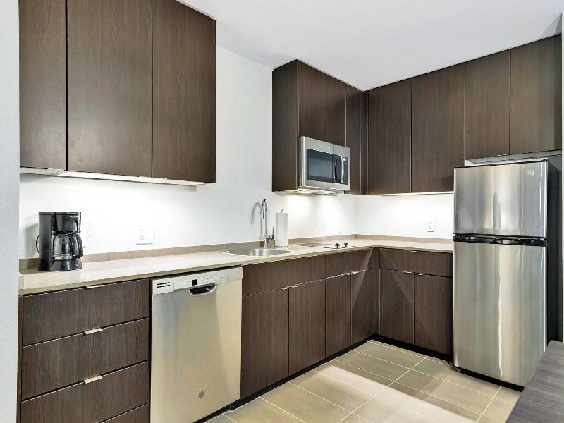 STUDIO CITY VIEW KING BED