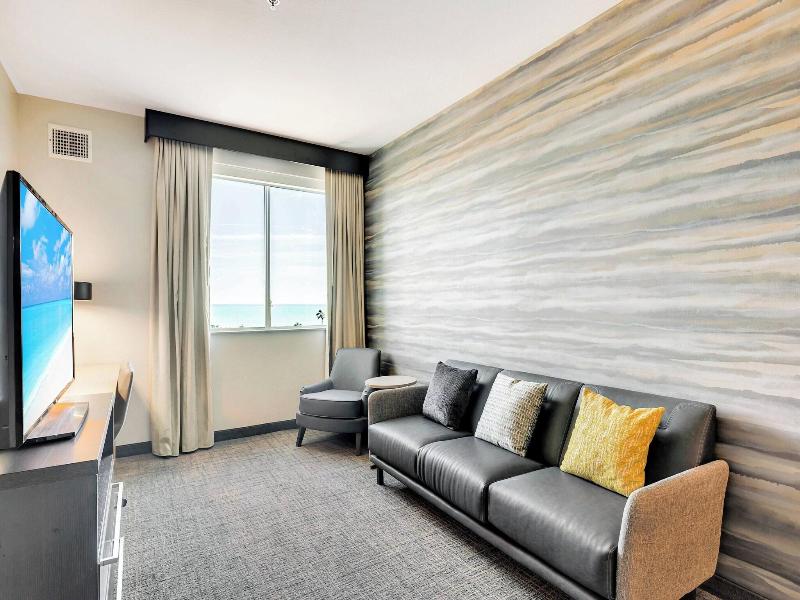 SUITE Accessible KING SIZE BED — photo 4
