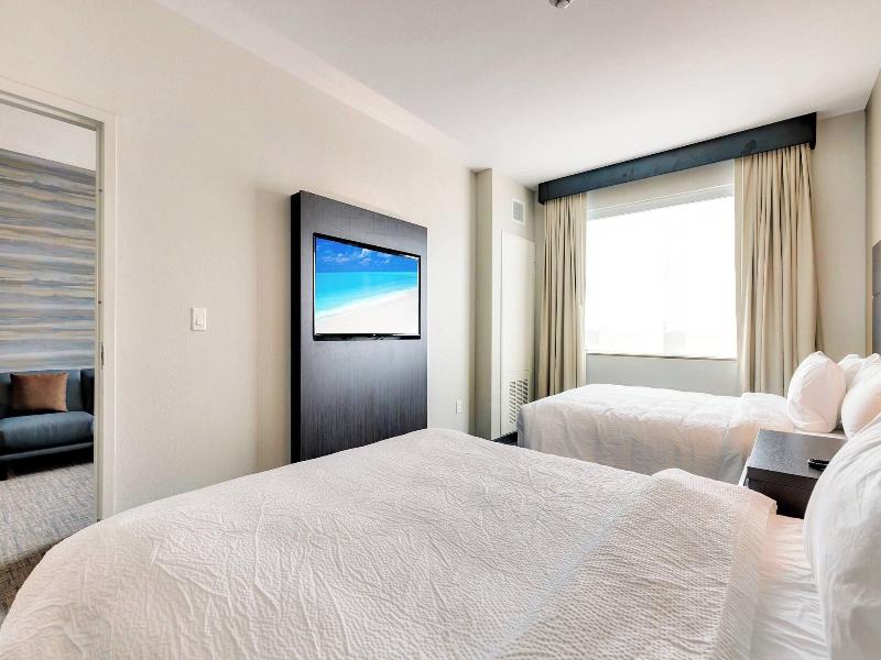 SUITE CITY VIEW TWO QUEEN BEDS — photo 11