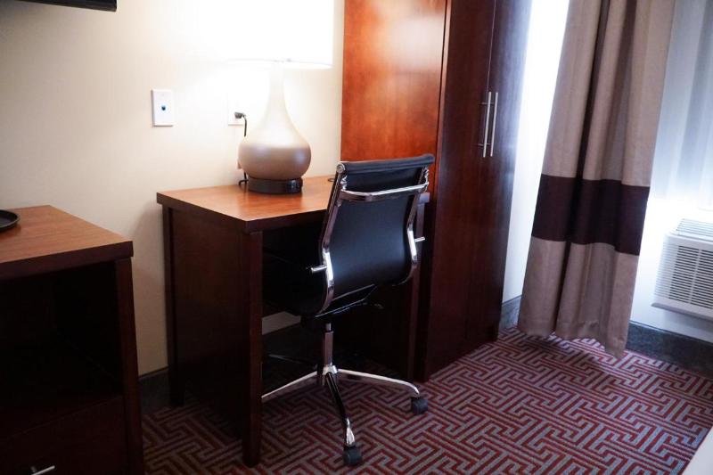 Lotus Blu Inn & Suites — photo 3