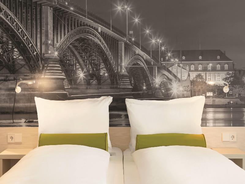 Super 8 By Wyndham Mainz Zollhafen image