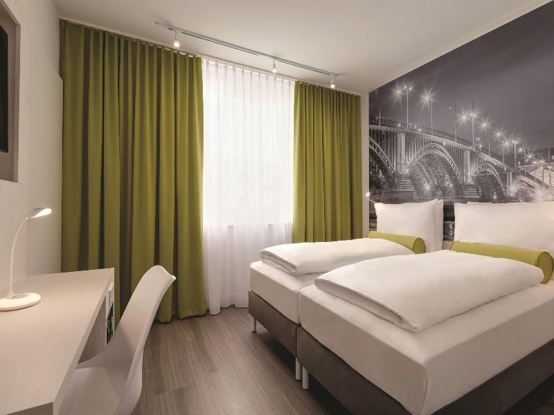 Super 8 By Wyndham Mainz Zollhafen image