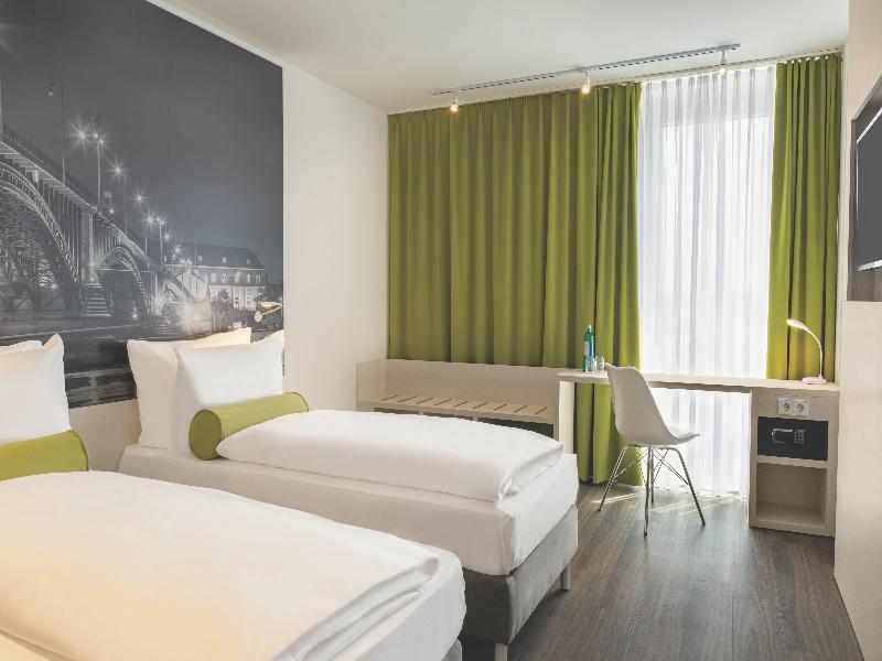Super 8 By Wyndham Mainz Zollhafen image