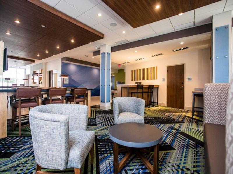 Holiday Inn Express & Suites Rehoboth Beach image