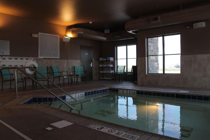 Teddy S Residential Suites Watford City image