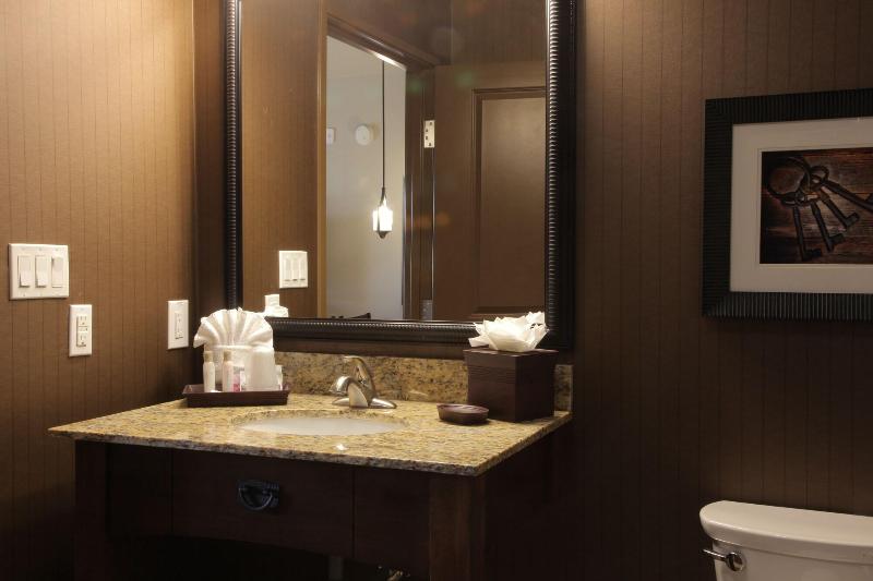 Teddy S Residential Suites Watford City image