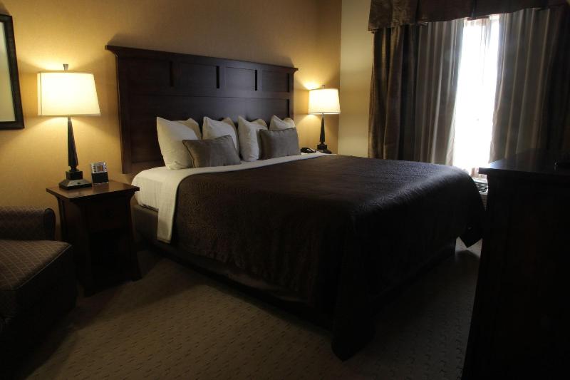 Teddy S Residential Suites Watford City image