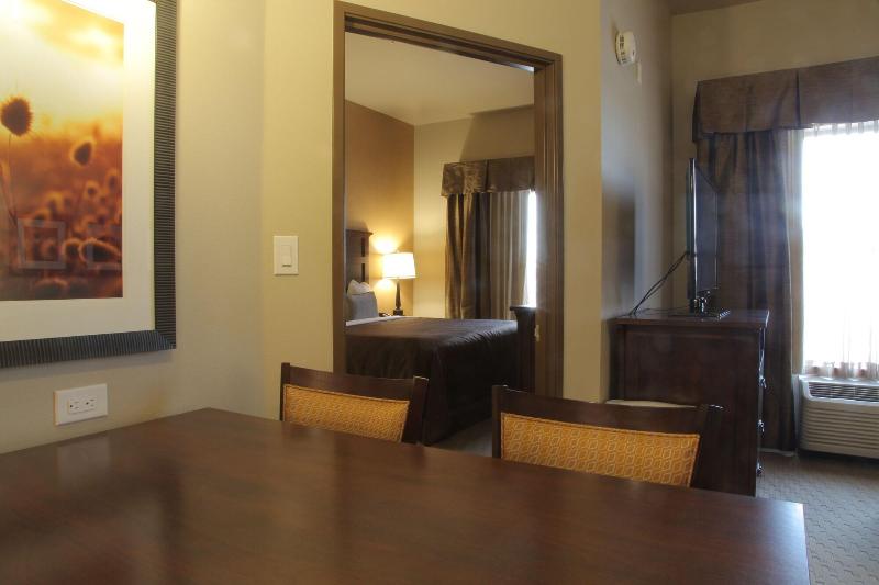 Teddy S Residential Suites Watford City image