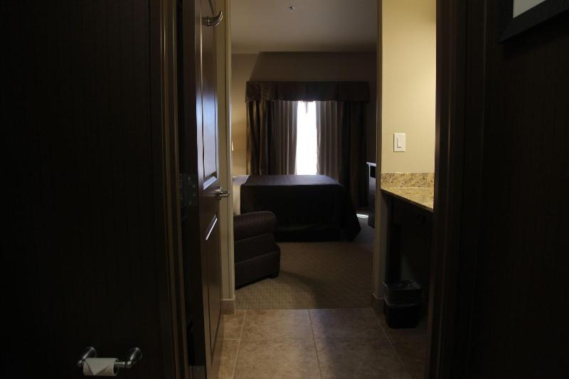 Teddy S Residential Suites Watford City image