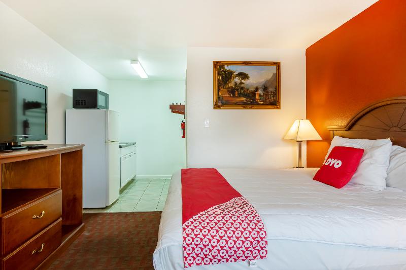 OYO Garden Inn and Suites Pearsall I-35 East image