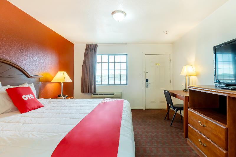 OYO Garden Inn and Suites Pearsall I-35 East image