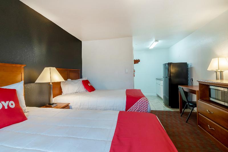 OYO Garden Inn and Suites Pearsall I-35 East image