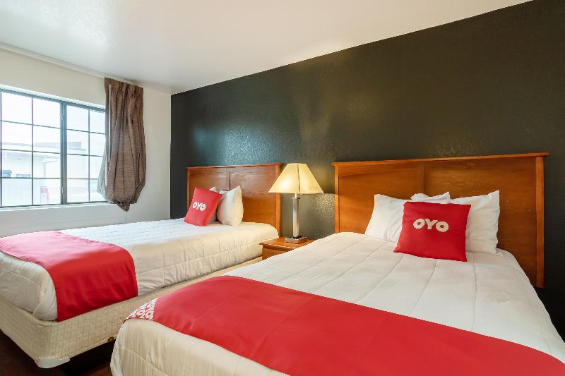 OYO Garden Inn and Suites Pearsall I-35 East image