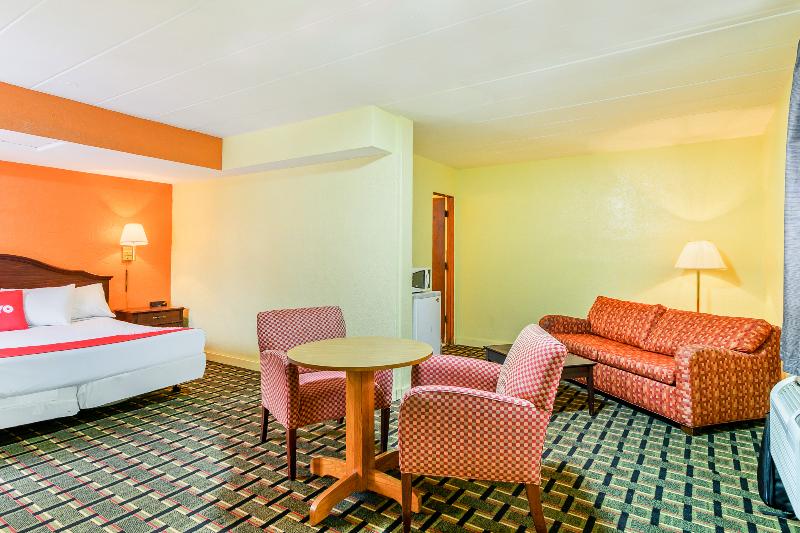 OYO Hotel Downtown Peoria I-74 image
