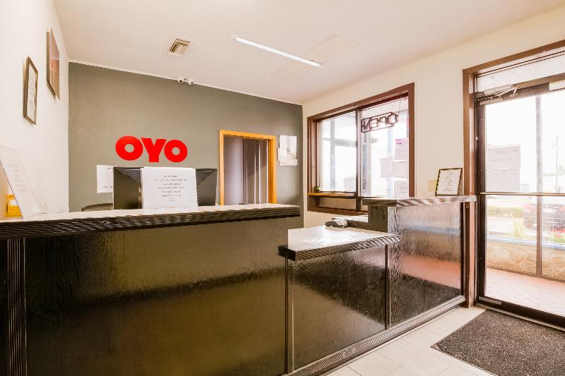 OYO Hotel St. Louis Lambert Airport