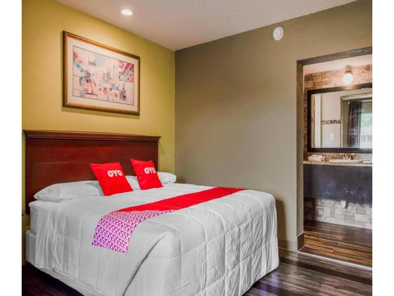 OYO Superior Budget Inn Bartow image
