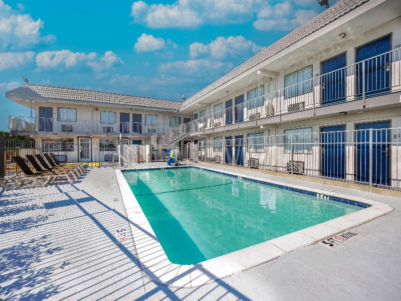 Hotel Fort Worth East Gateway Ball Park image