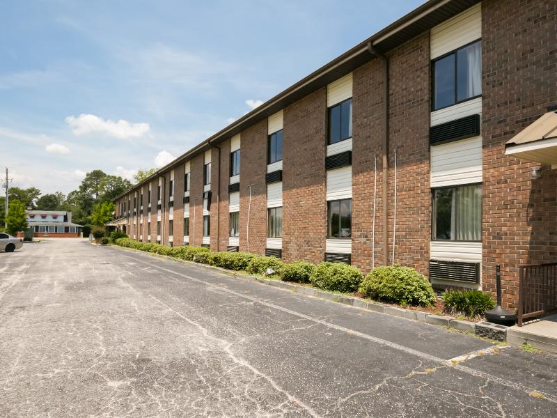 Hotel Darlington Raceway image