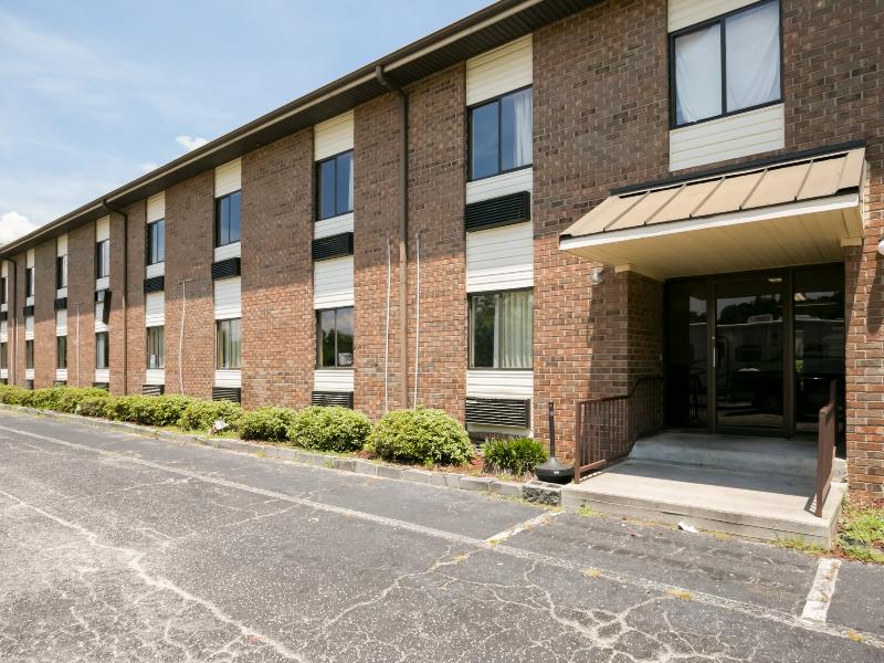 Hotel Darlington Raceway image