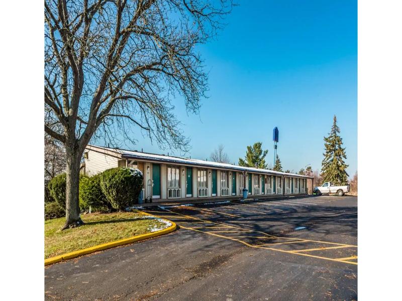 Hotel Wadsworth OH I-76 image