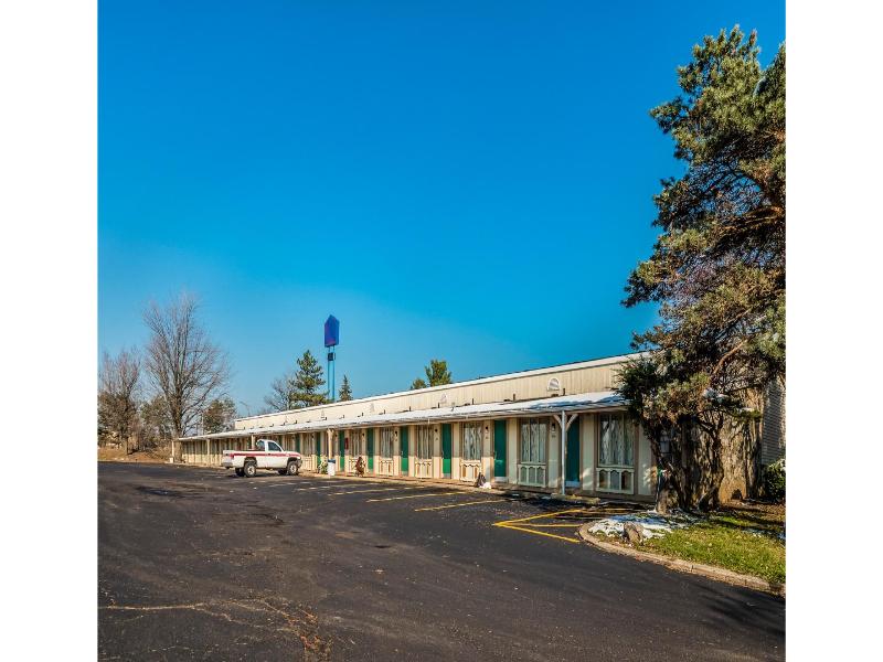Hotel Wadsworth OH I-76 image