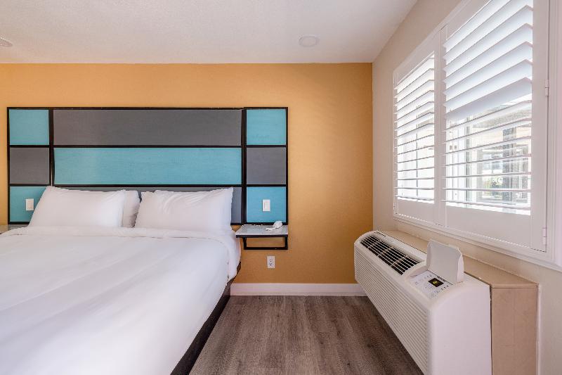 Hotel Avenida Victorville I 15 image