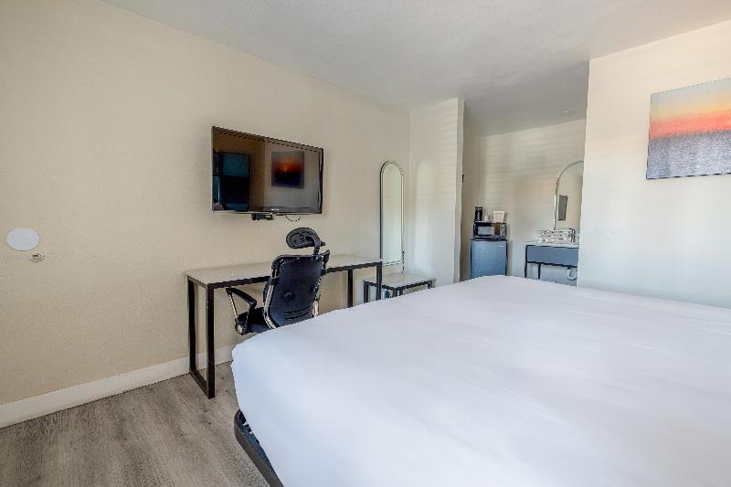 Hotel Avenida Victorville I 15 image