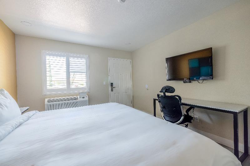 Hotel Avenida Victorville I 15 image