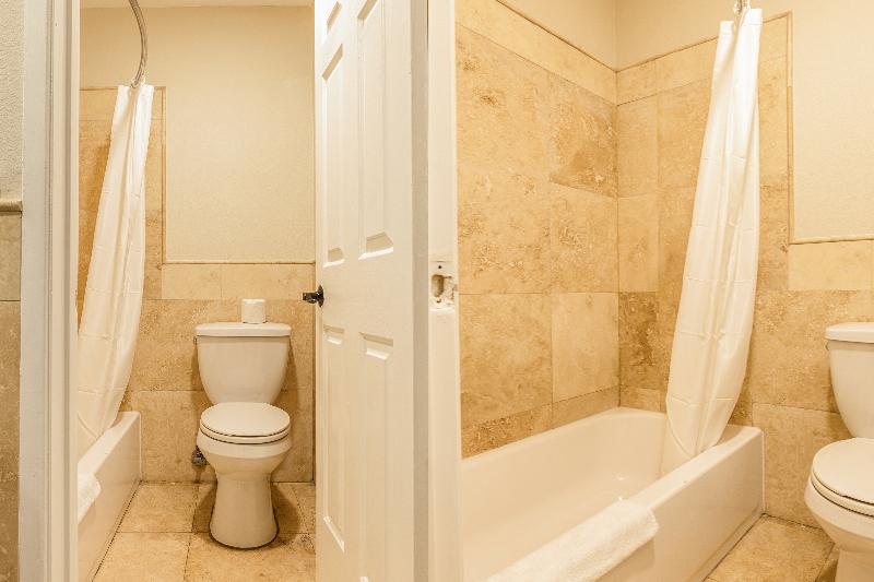 Hotel Avenida Victorville I 15 image