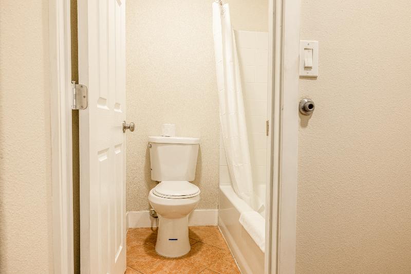 Hotel Avenida Victorville I 15 image